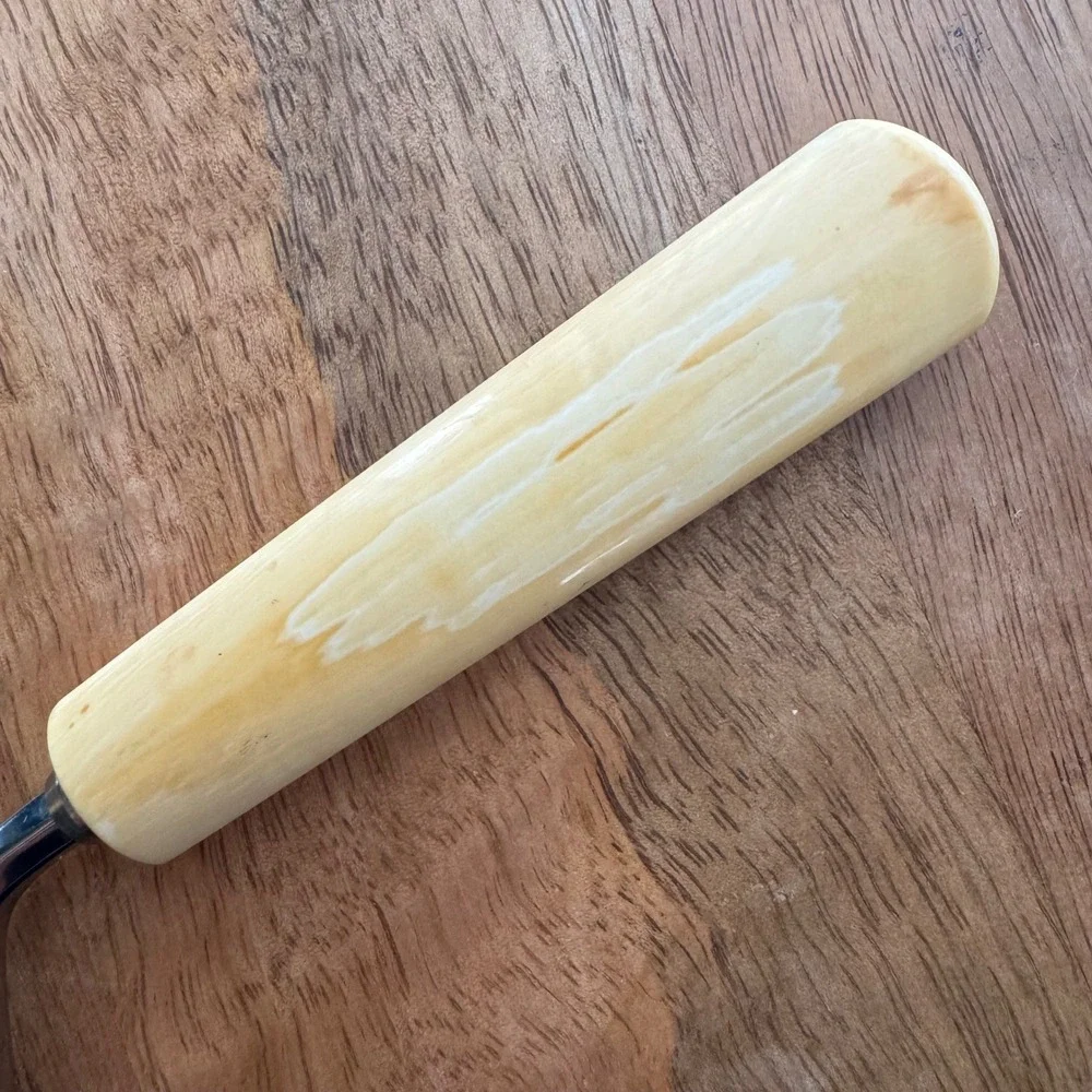 Vintage Scrimshaw Cake Breaker Cutter Nuguruk Carving Alaska Sled‎ Reindeer